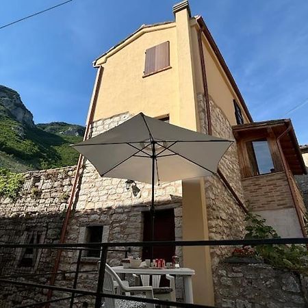 Casa Vacanze L'Arco Di Fondarca Cagli Exteriör bild