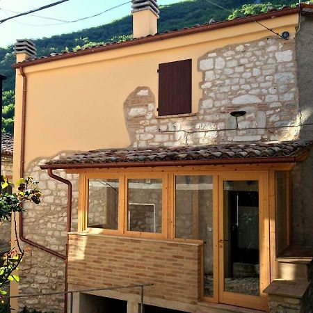 Casa Vacanze L'Arco Di Fondarca Cagli Exteriör bild