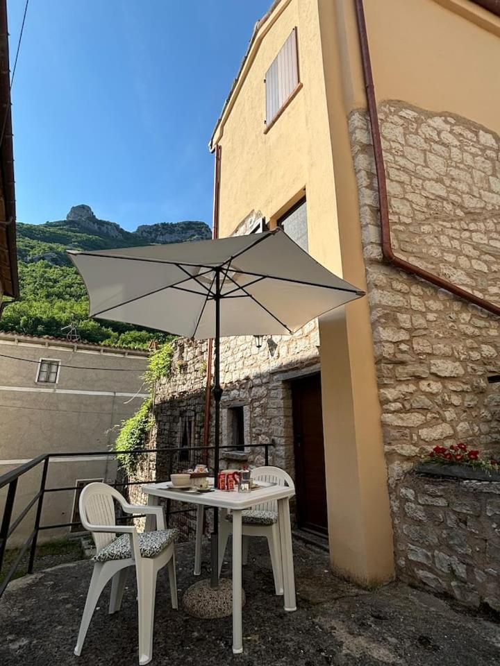 Casa Vacanze L'Arco Di Fondarca Cagli Exteriör bild