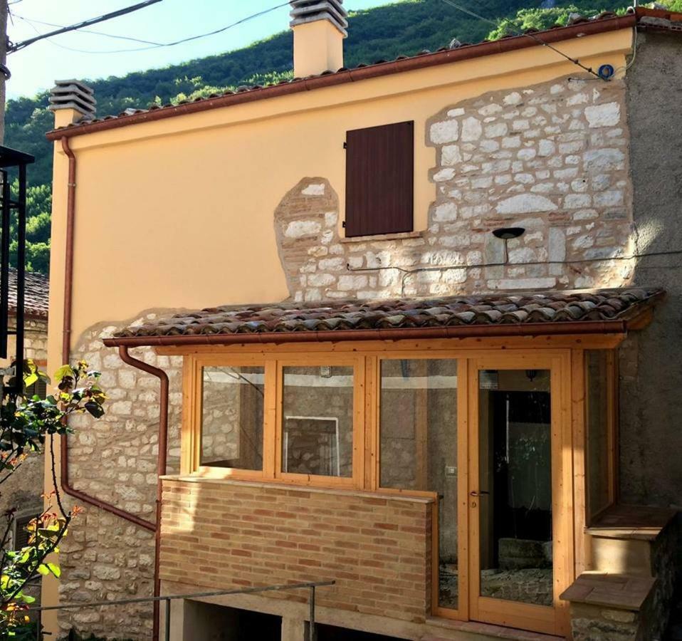 Casa Vacanze L'Arco Di Fondarca Cagli Exteriör bild