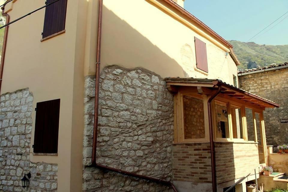 Casa Vacanze L'Arco Di Fondarca Cagli Exteriör bild